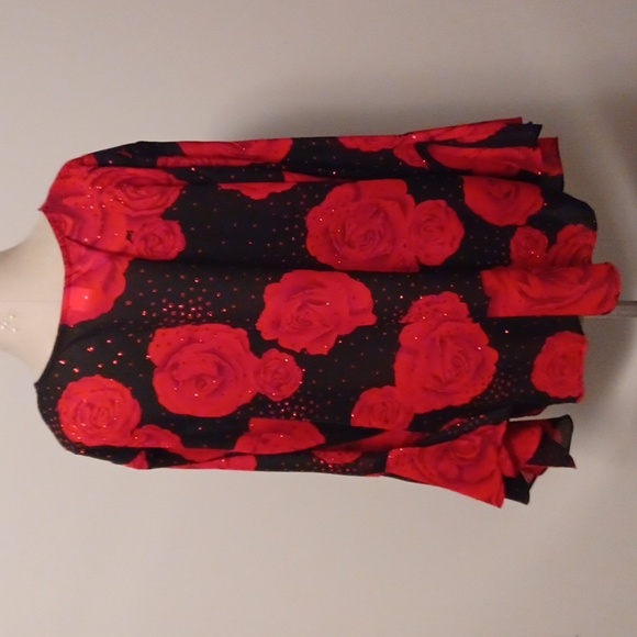 NWT-Stunning  black with red roses blouse. - Picture 5 of 8